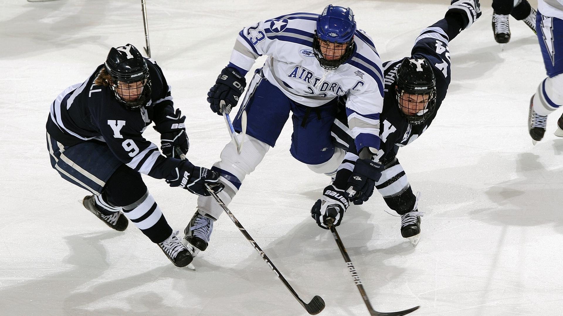 德甲：拜仁5-0横扫奥格斯堡，莱万完成帽子戏法，拜仁5-1狂胜 莱万梅开二度