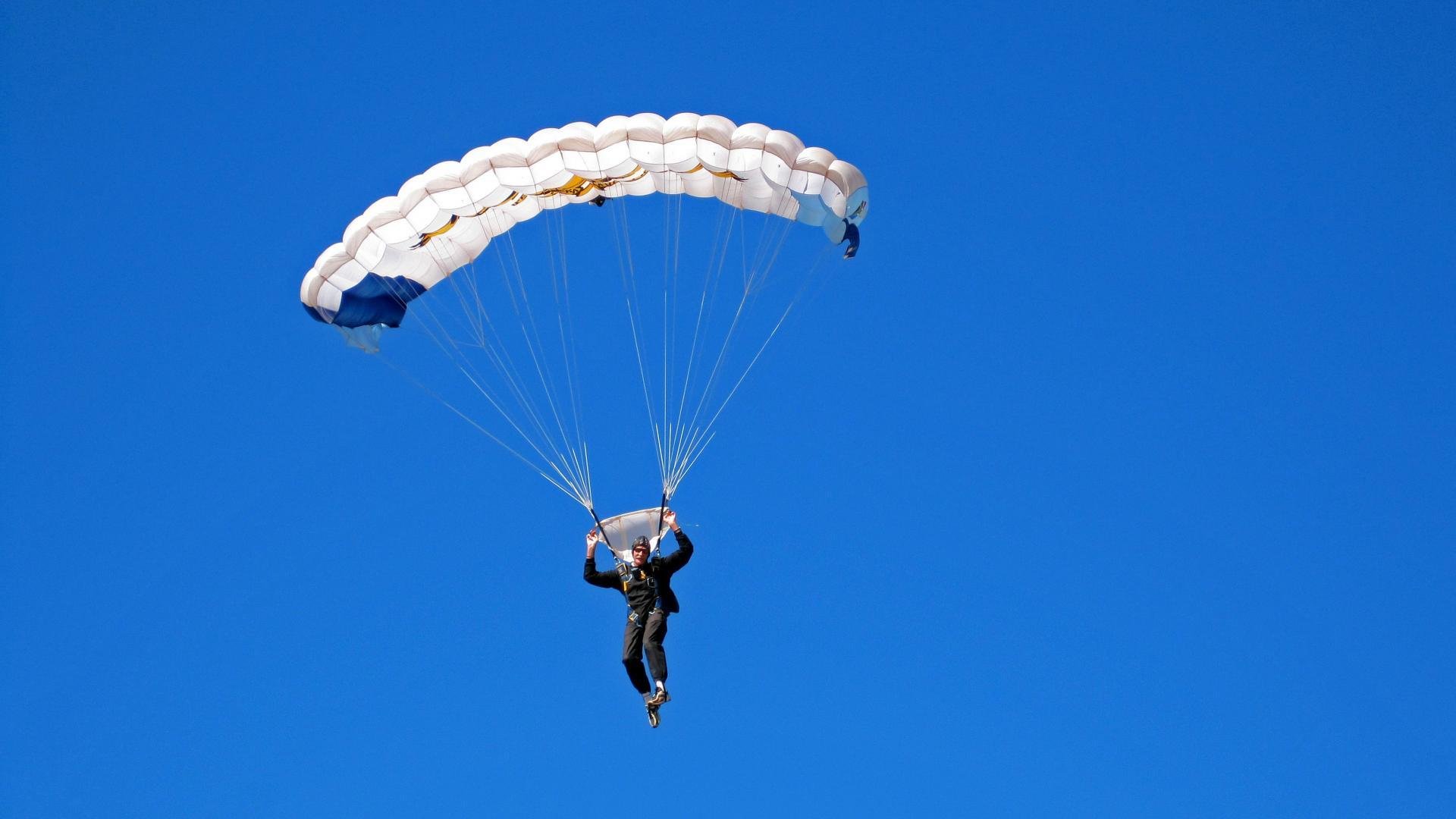 早期预警:车队如何应对突发技术故障,车辆突发故障应急预案